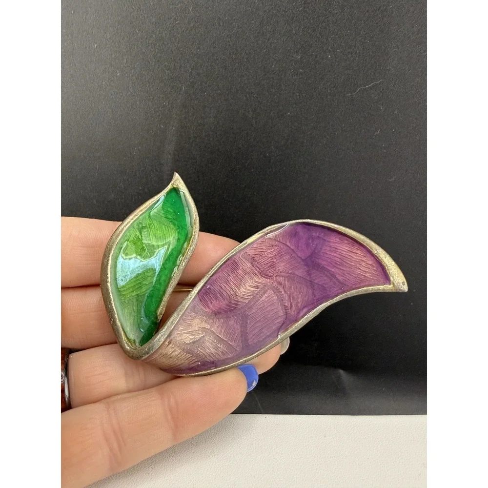 Vintage Brooch‎ Gold Tone Enamel Flower Leaf Purple Green Spring